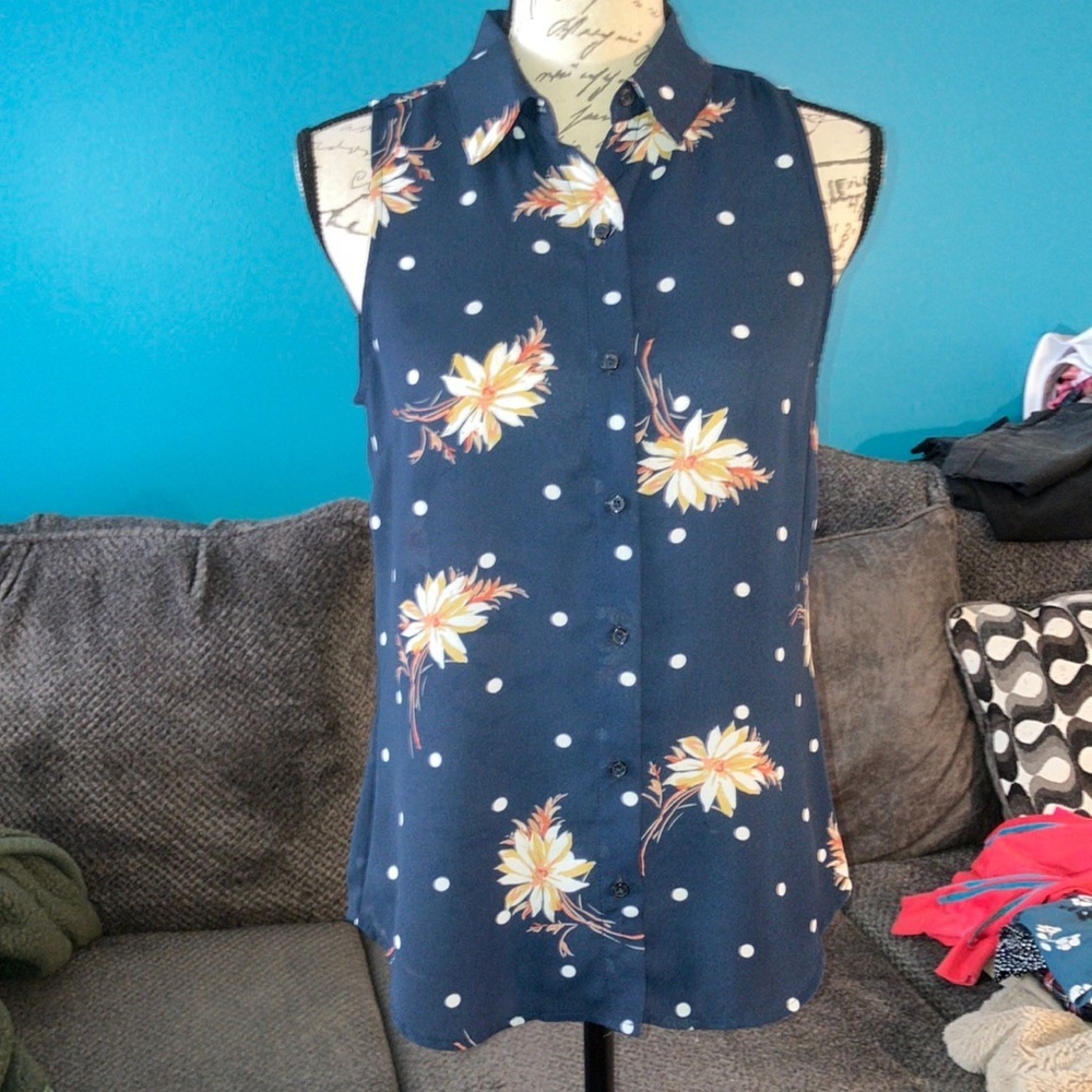 🔹4 for $30 Banana Republic Classic Fit Sleeveless Button Down Blouse, XS